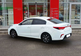 Подержанный автомобиль Kia Rio Sedan 2019 года (7 фото)