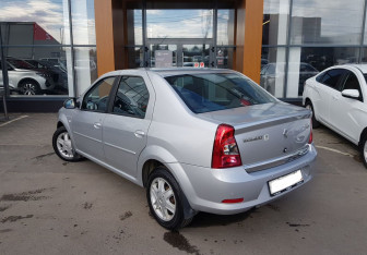 Подержанный автомобиль Renault Logan Sedan 2013 года (7 фото)