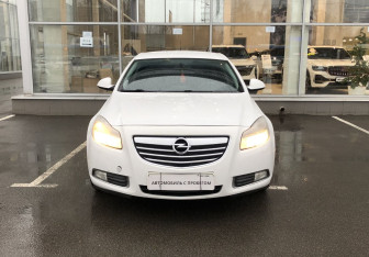 Подержанный автомобиль Opel Insignia Liftback 2010 года (2 фото)