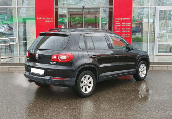 Подержанный автомобиль Volkswagen Tiguan 2010 года (5 фото)