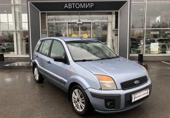 Подержанный автомобиль Ford Fusion 2006 года (3 фото)