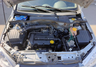 Подержанный автомобиль Opel Corsa 2005 года (11 фото)