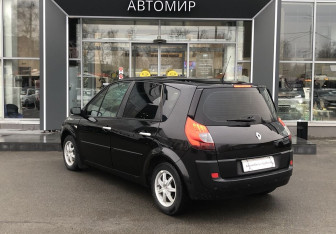 Подержанный автомобиль Renault Scenic 2009 года (7 фото)