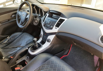 Подержанный автомобиль Chevrolet Cruze Hatchback 2012 года (9 фото)