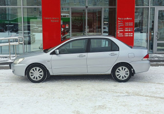 Подержанный автомобиль Mitsubishi Lancer Sedan 2007 года (8 фото)