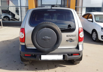 Подержанный автомобиль Chevrolet Niva 2015 года (6 фото)