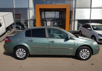 Подержанный автомобиль Renault Megane Sedan 2006 года (4 фото)