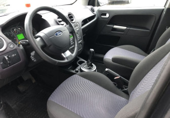 Подержанный автомобиль Ford Fusion 2008 года (9 фото)