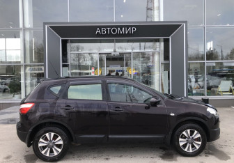 Подержанный автомобиль Nissan Qashqai 2012 года (4 фото)