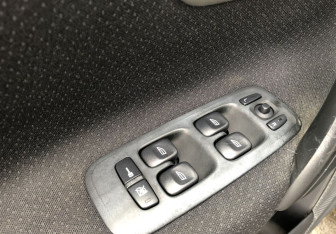 Подержанный автомобиль Volvo S60 2007 года (13 фото)