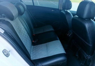 Подержанный автомобиль Peugeot 408 2014 года (15 фото)