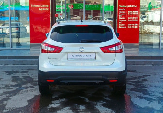 Подержанный автомобиль Nissan Qashqai 2016 года (6 фото)