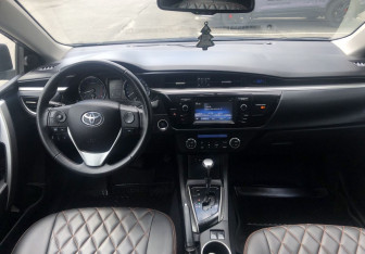 Подержанный автомобиль Toyota Corolla Sedan 2013 года (10 фото)