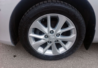 Подержанный автомобиль Toyota Auris Hatchback 2013 года (10 фото)