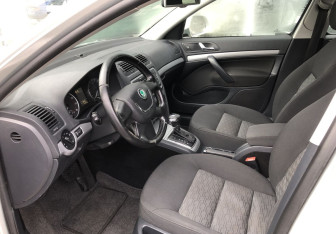 Подержанный автомобиль Skoda Octavia Liftback 2013 года (10 фото)