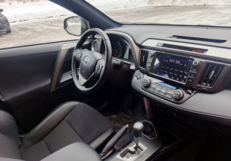 Подержанный автомобиль Toyota RAV4 2016 года (13 фото)
