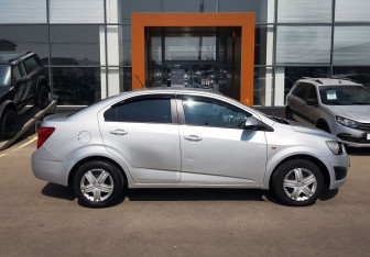 Подержанный автомобиль Chevrolet Aveo Sedan 2014 года (4 фото)