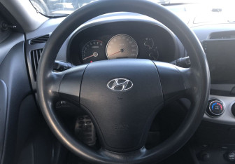 Подержанный автомобиль Hyundai Elantra Sedan 2006 года (12 фото)