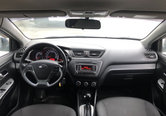 Подержанный автомобиль Kia Rio Sedan 2016 года (10 фото)