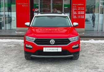 Подержанный автомобиль Volkswagen T-Roc 2020 года (2 фото)