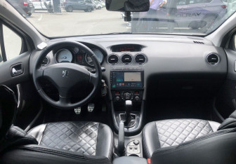 Подержанный автомобиль Peugeot 408 2013 года (10 фото)