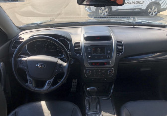 Подержанный автомобиль Kia Sorento 2013 года (10 фото)