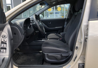 Подержанный автомобиль Hyundai Elantra Sedan 2010 года (9 фото)