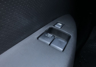 Подержанный автомобиль Nissan Note 2007 года (13 фото)