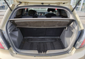 Подержанный автомобиль Kia Rio Hatchback 2011 года (12 фото)