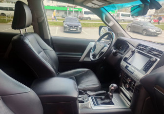 Подержанный автомобиль Toyota Land Cruiser Prado 2019 года (14 фото)