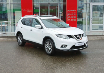 Подержанный автомобиль Nissan X-Trail 2017 года (3 фото)