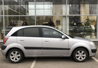 Подержанный автомобиль Kia Rio Hatchback 2009 года (4 фото)