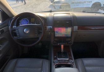 Подержанный автомобиль Volkswagen Touareg 2005 года (10 фото)