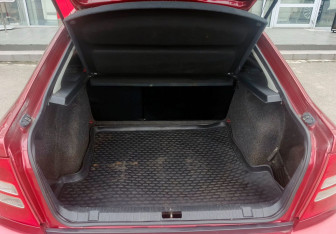 Подержанный автомобиль Skoda Octavia Liftback 2006 года (12 фото)