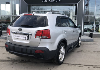 Подержанный автомобиль Kia Sorento 2011 года (5 фото)