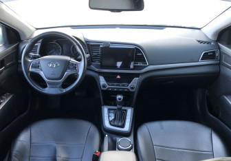 Подержанный автомобиль Hyundai Elantra Sedan 2018 года (10 фото)