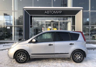 Подержанный автомобиль Nissan Note 2008 года (8 фото)