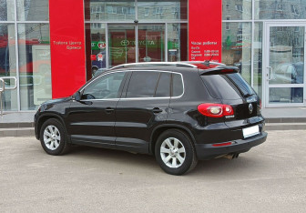 Подержанный автомобиль Volkswagen Tiguan 2008 года (7 фото)