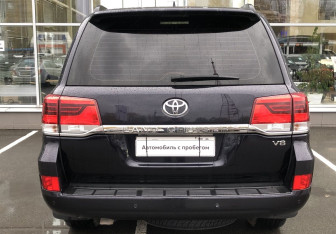 Подержанный автомобиль Toyota Land Cruiser Suv 2020 года (6 фото)