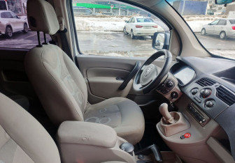 Подержанный автомобиль Renault Kangoo 2010 года (13 фото)