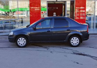 Подержанный автомобиль Renault Logan Sedan 2011 года (8 фото)