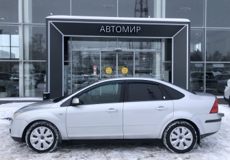 Подержанный автомобиль Ford Focus Sedan 2007 года (8 фото)