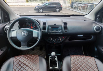Подержанный автомобиль Nissan Note 2013 года (14 фото)