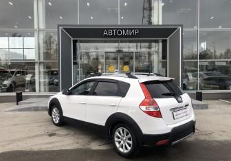 Подержанный автомобиль DongFeng H30 Cross 2015 года (7 фото)