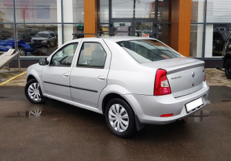 Подержанный автомобиль Renault Logan Sedan 2013 года (7 фото)