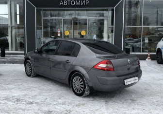 Подержанный автомобиль Renault Megane Sedan 2008 года (7 фото)