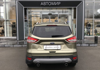 Подержанный автомобиль Ford Kuga 2014 года (6 фото)