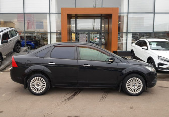 Подержанный автомобиль Ford Focus Sedan 2011 года (4 фото)