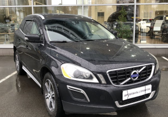 Подержанный автомобиль Volvo XC60 2012 года (3 фото)