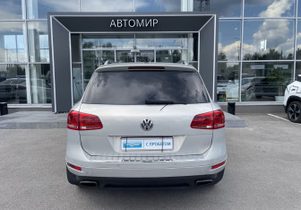 Подержанный автомобиль Volkswagen Touareg 2012 года (6 фото)